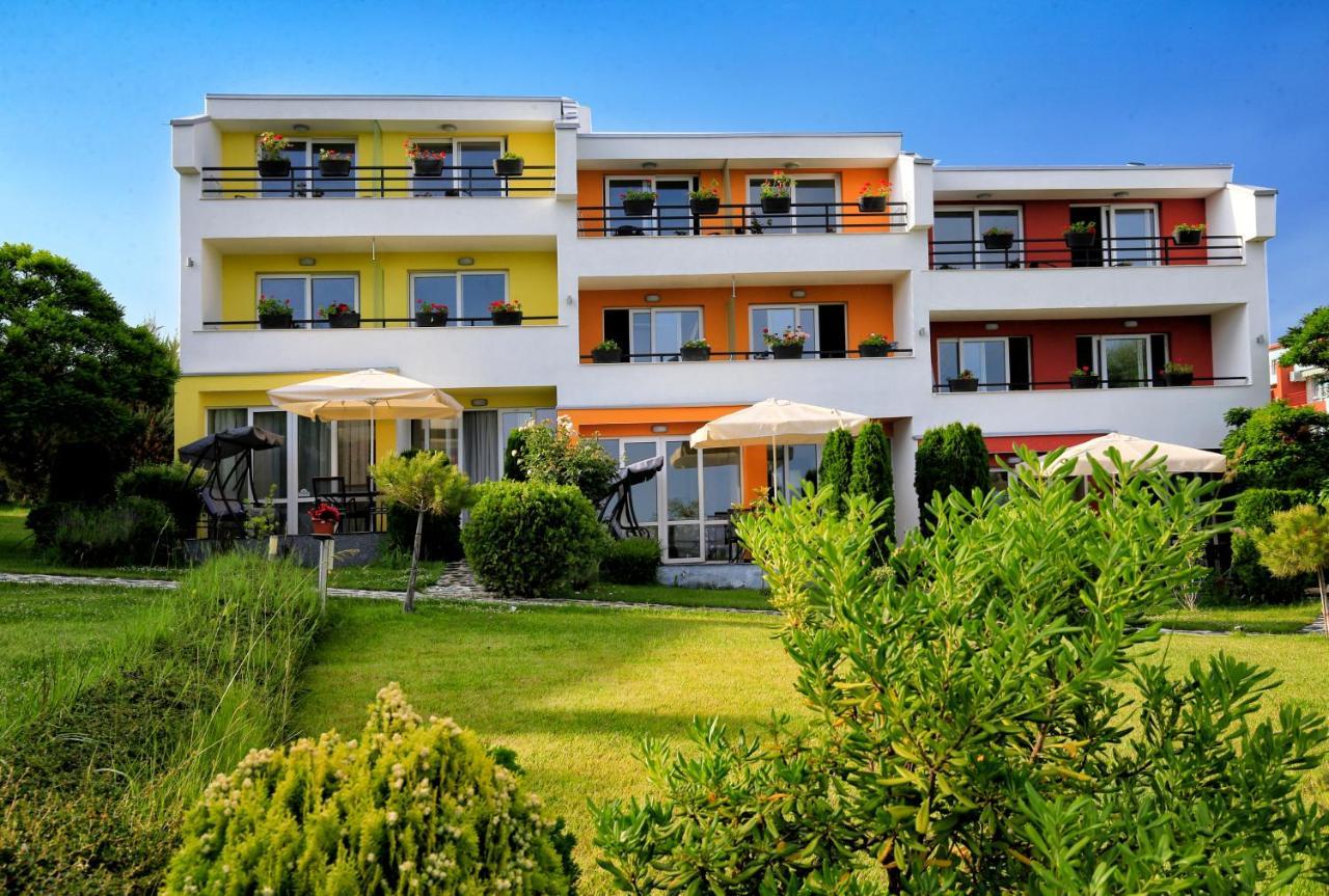 Stayinn Rainbow Houses Beachfront By Asteri Hotels Slantschew brjag Exterior foto