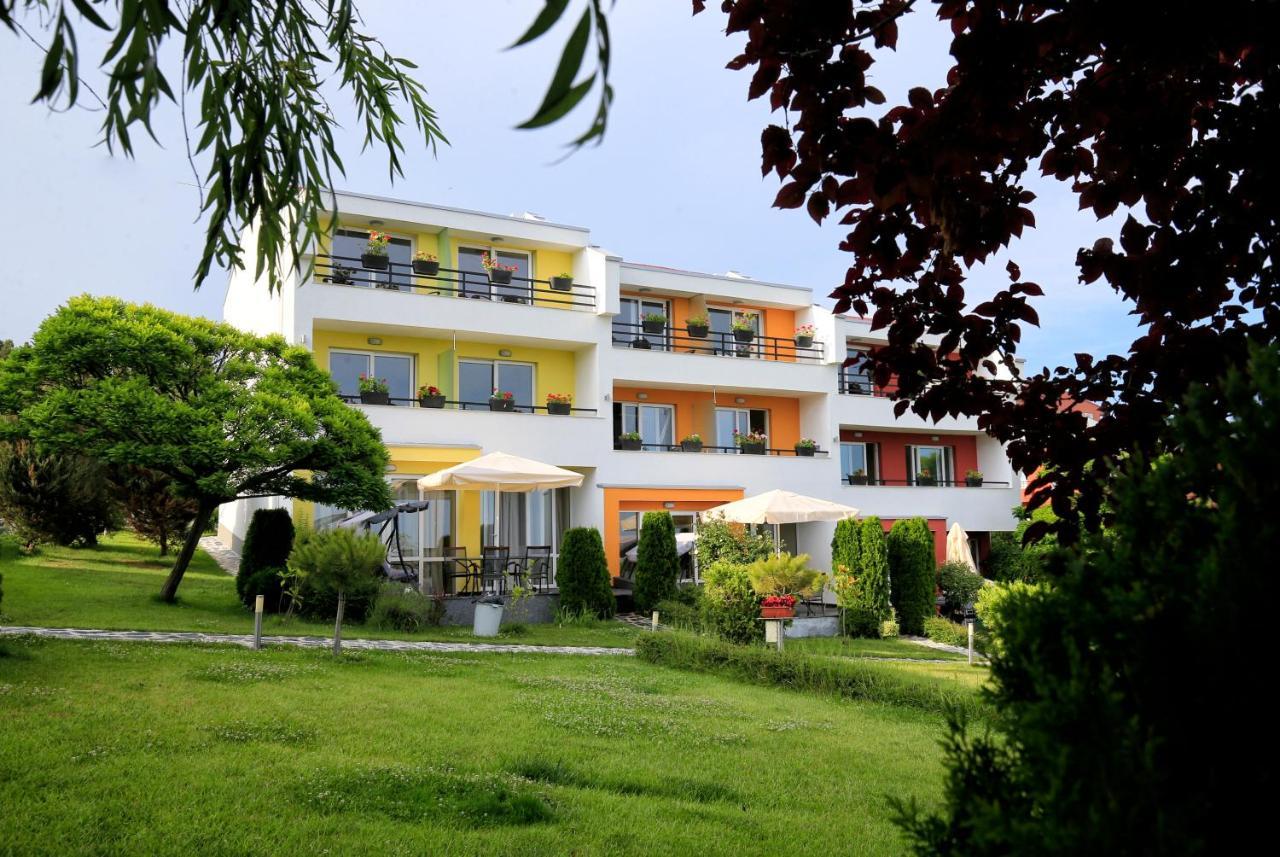 Stayinn Rainbow Houses Beachfront By Asteri Hotels Slantschew brjag Exterior foto